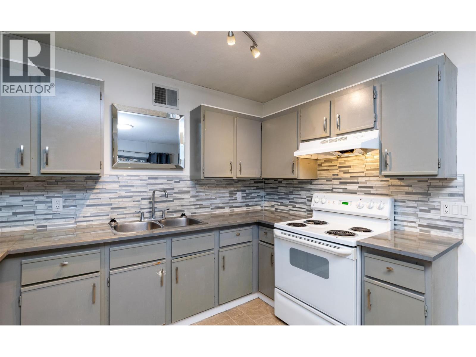  261 Alexander Street Northeast, Salmon Arm