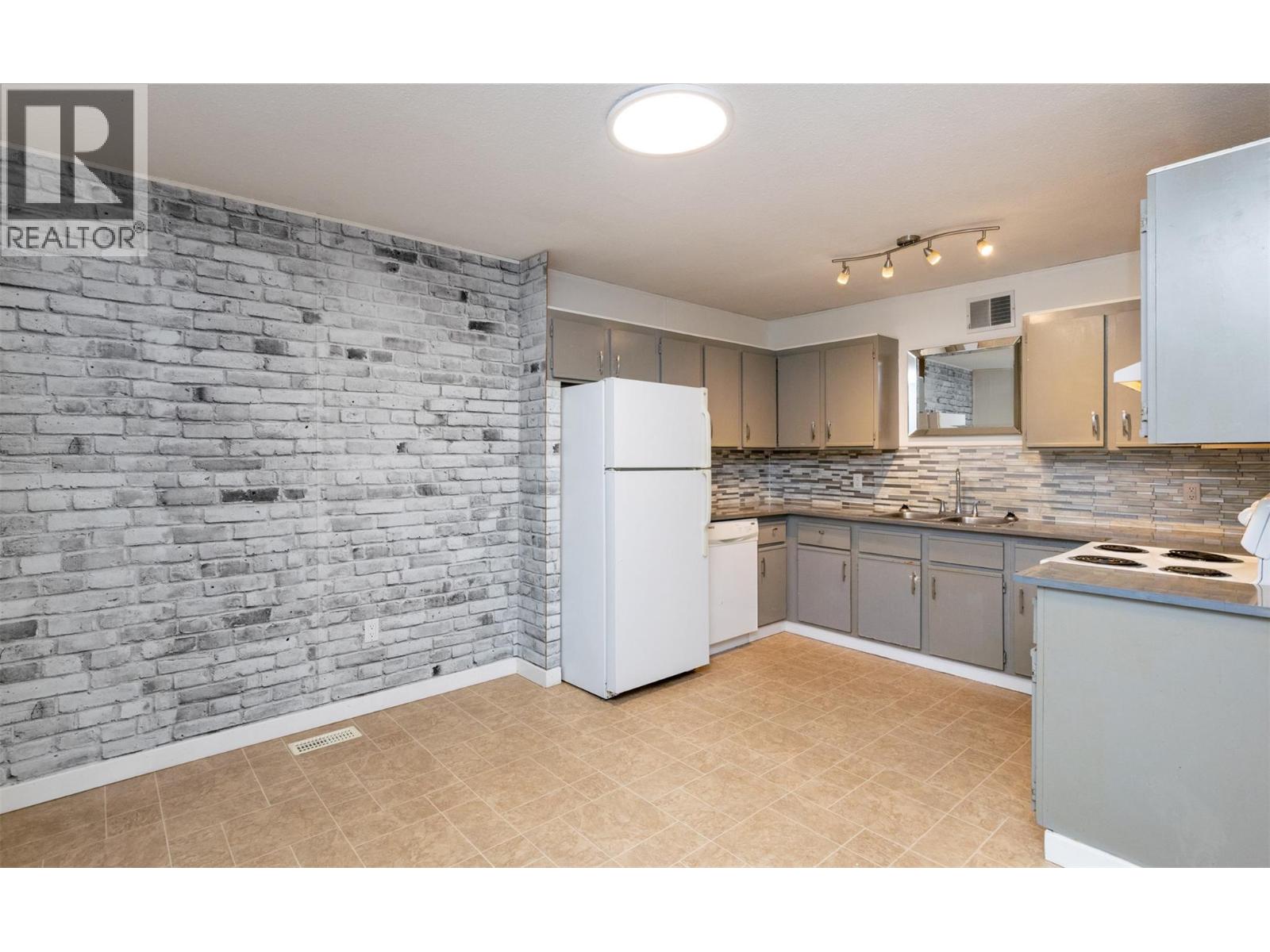  261 Alexander Street Northeast, Salmon Arm