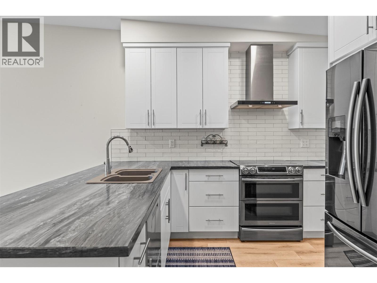  204 Vineyard Way, Vernon