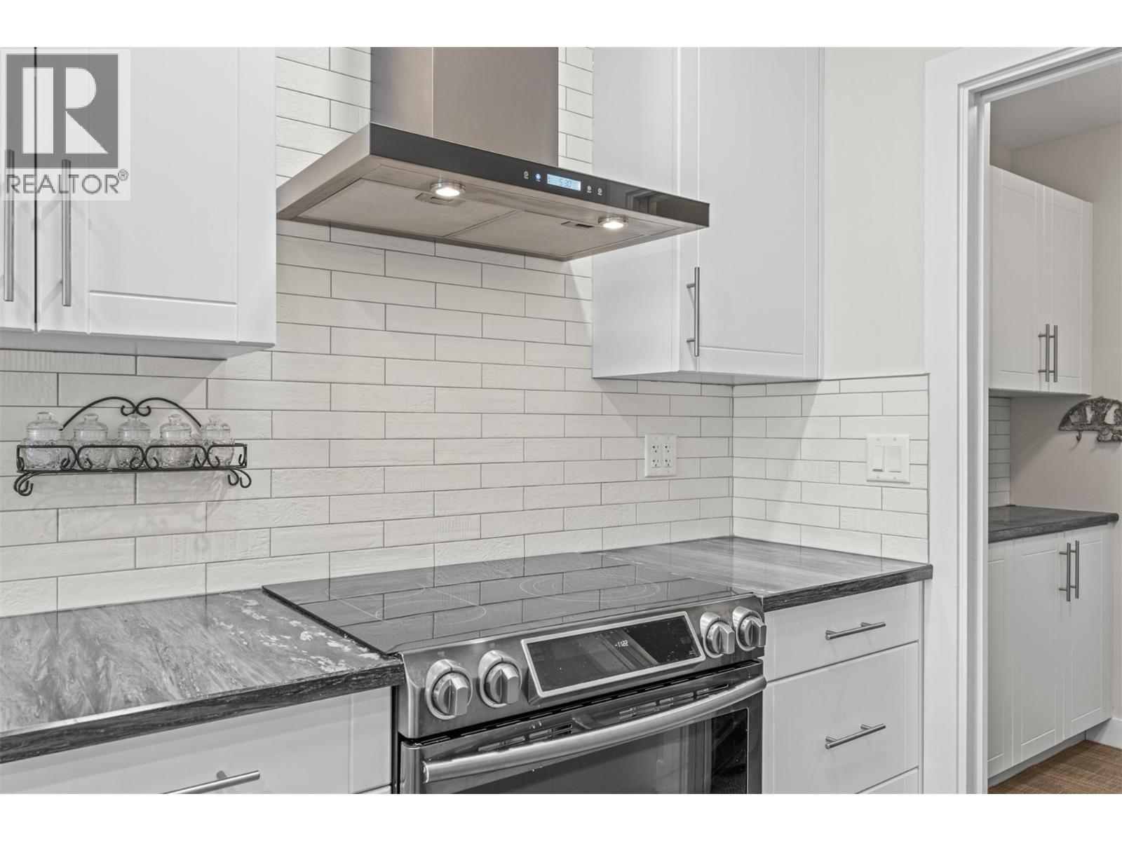  204 Vineyard Way, Vernon