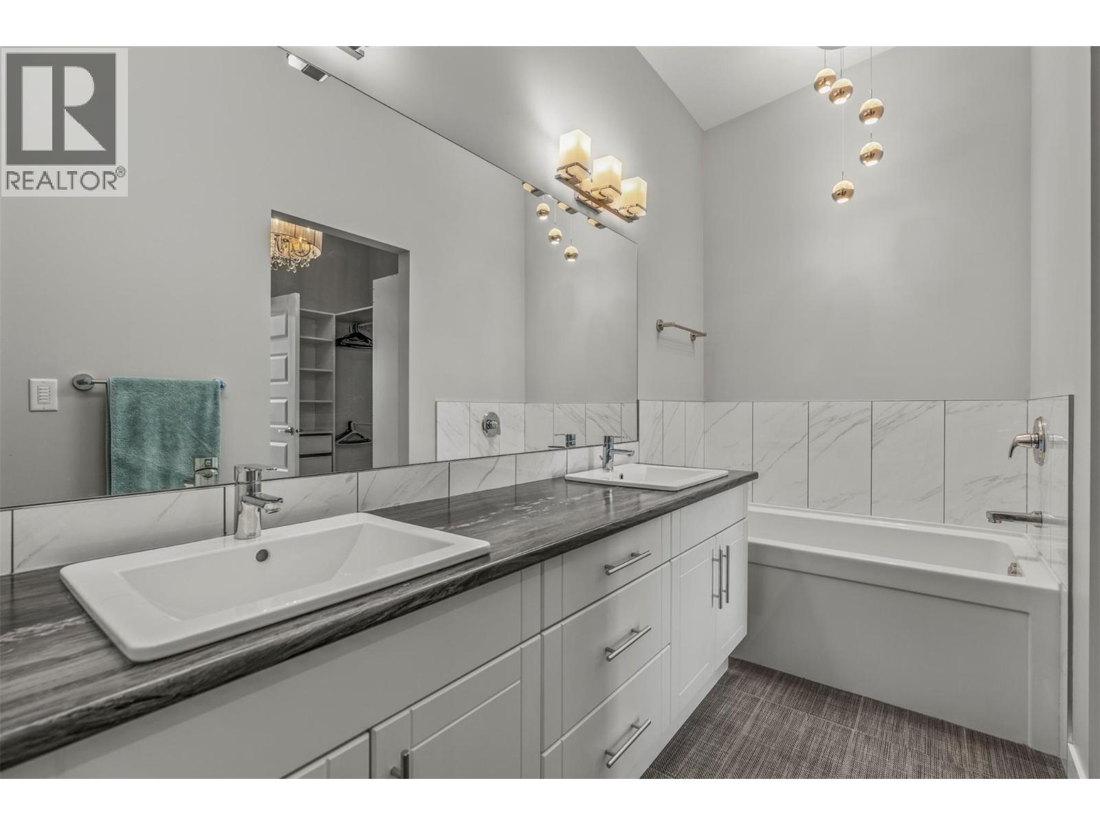  204 Vineyard Way, Vernon