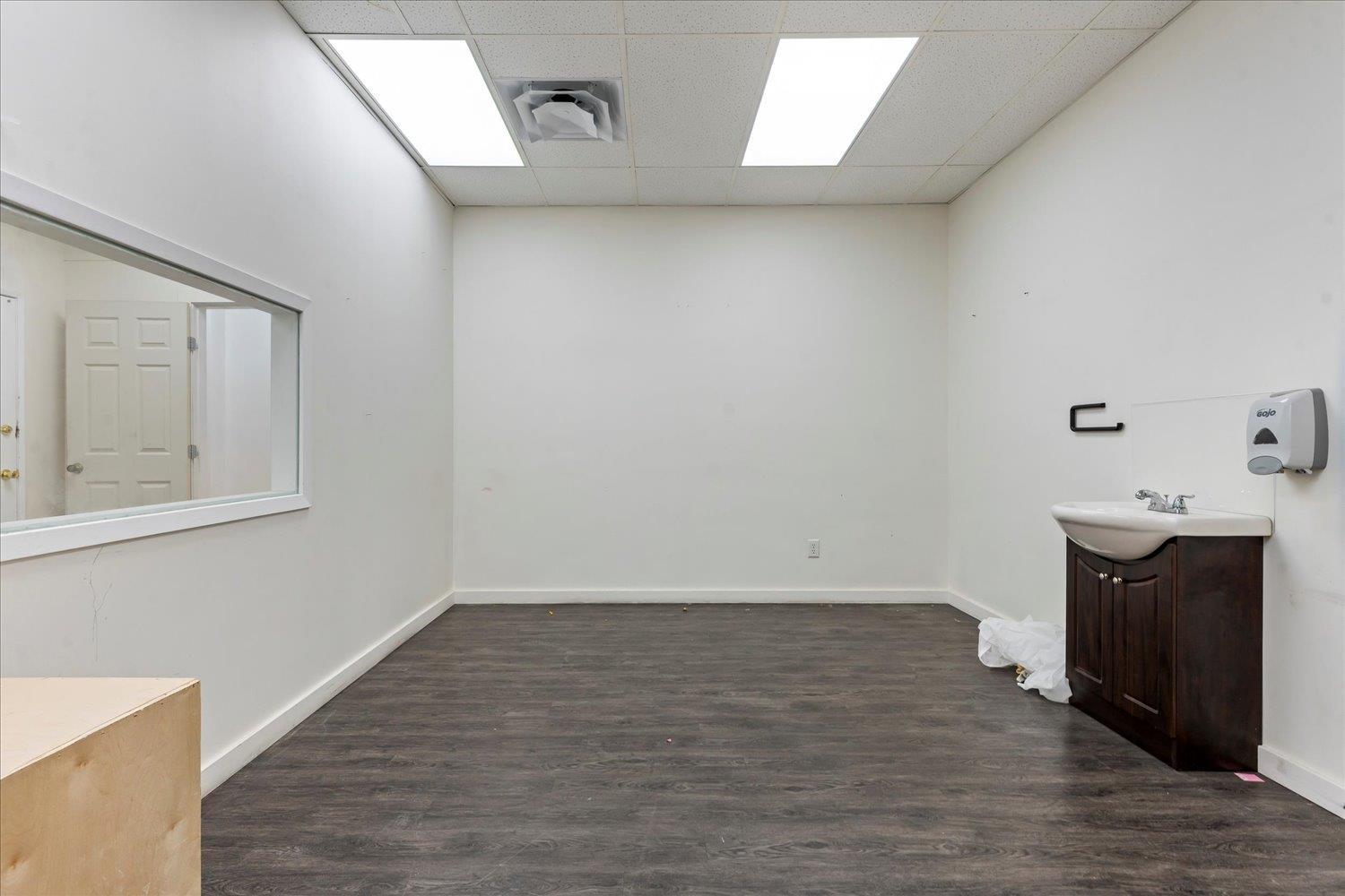 Office in Chilliwack - Image 21