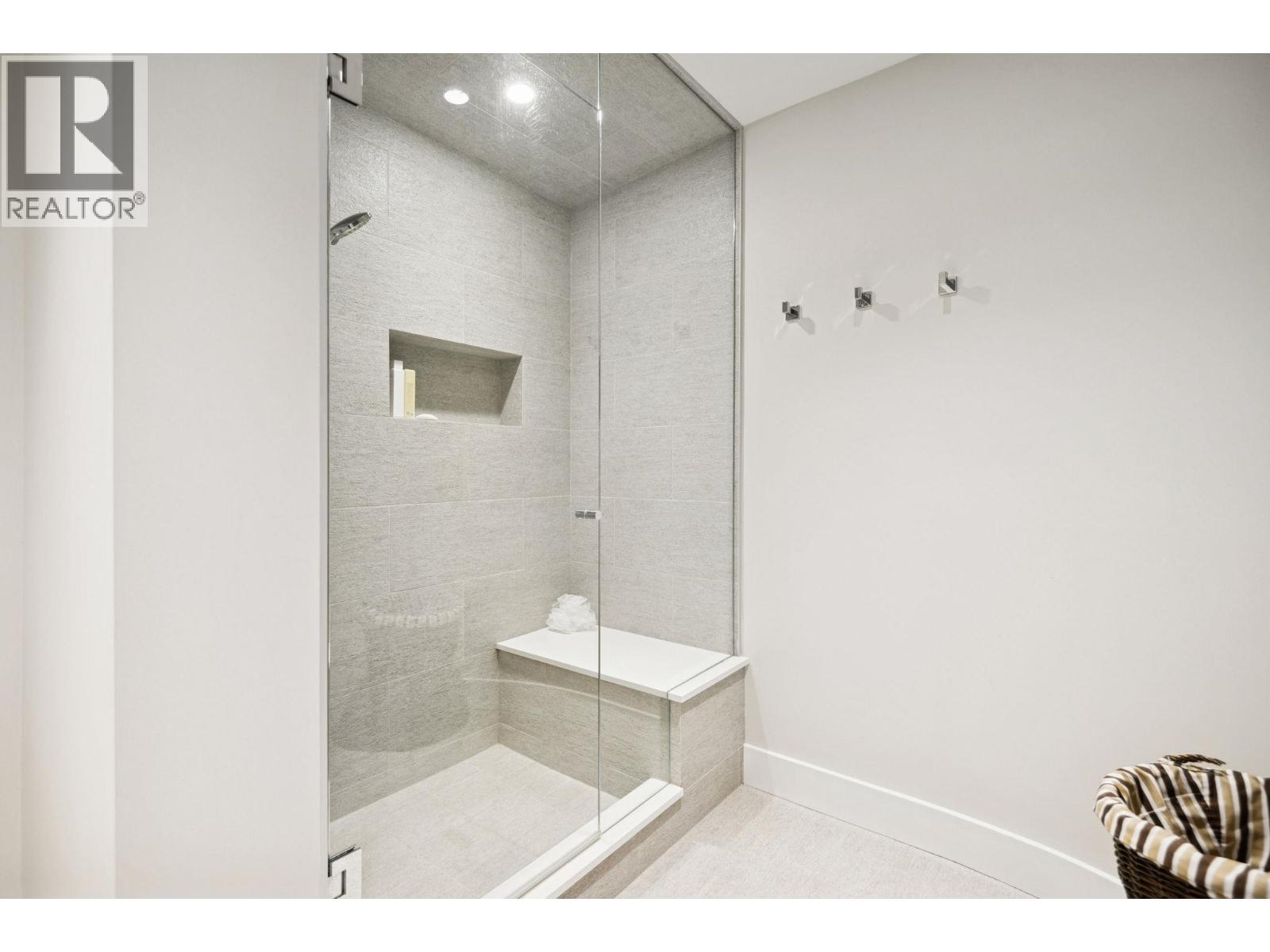 4828 NORTHWOOD PLACE, West Vancouver