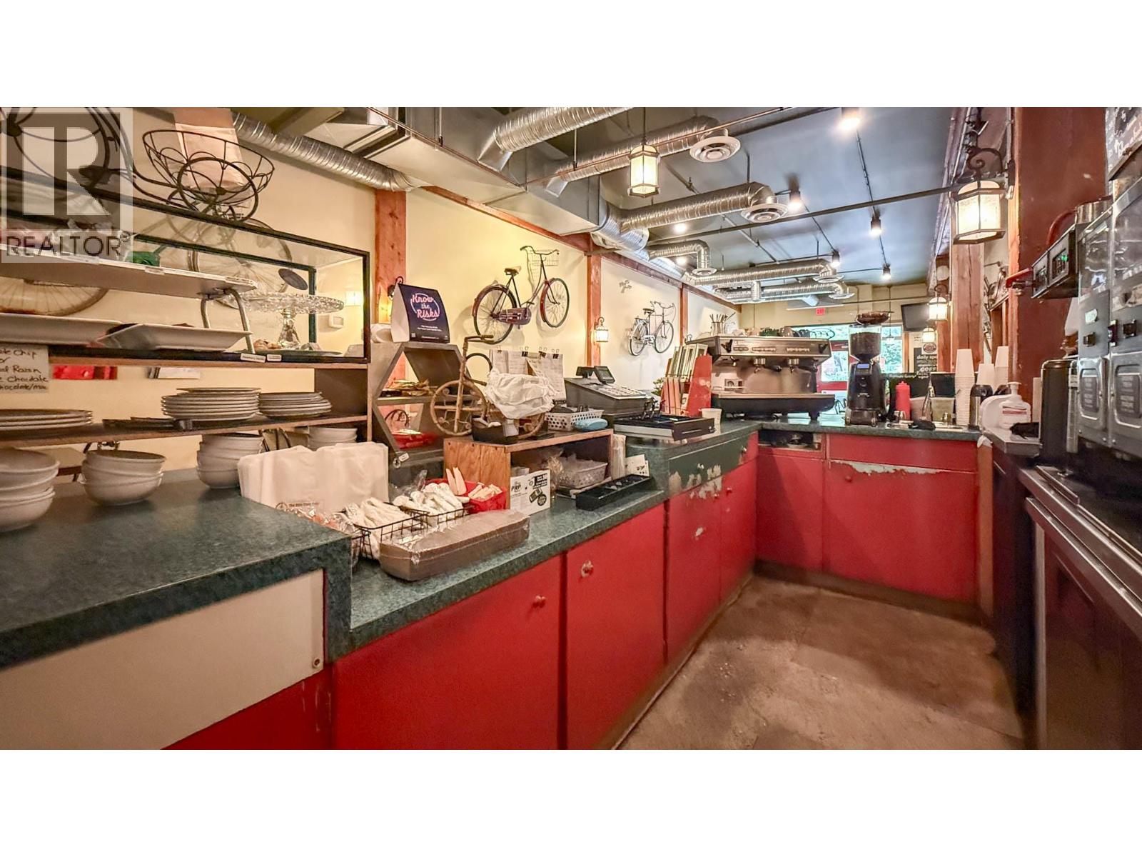 101 1357 Ellis Street, Kelowna