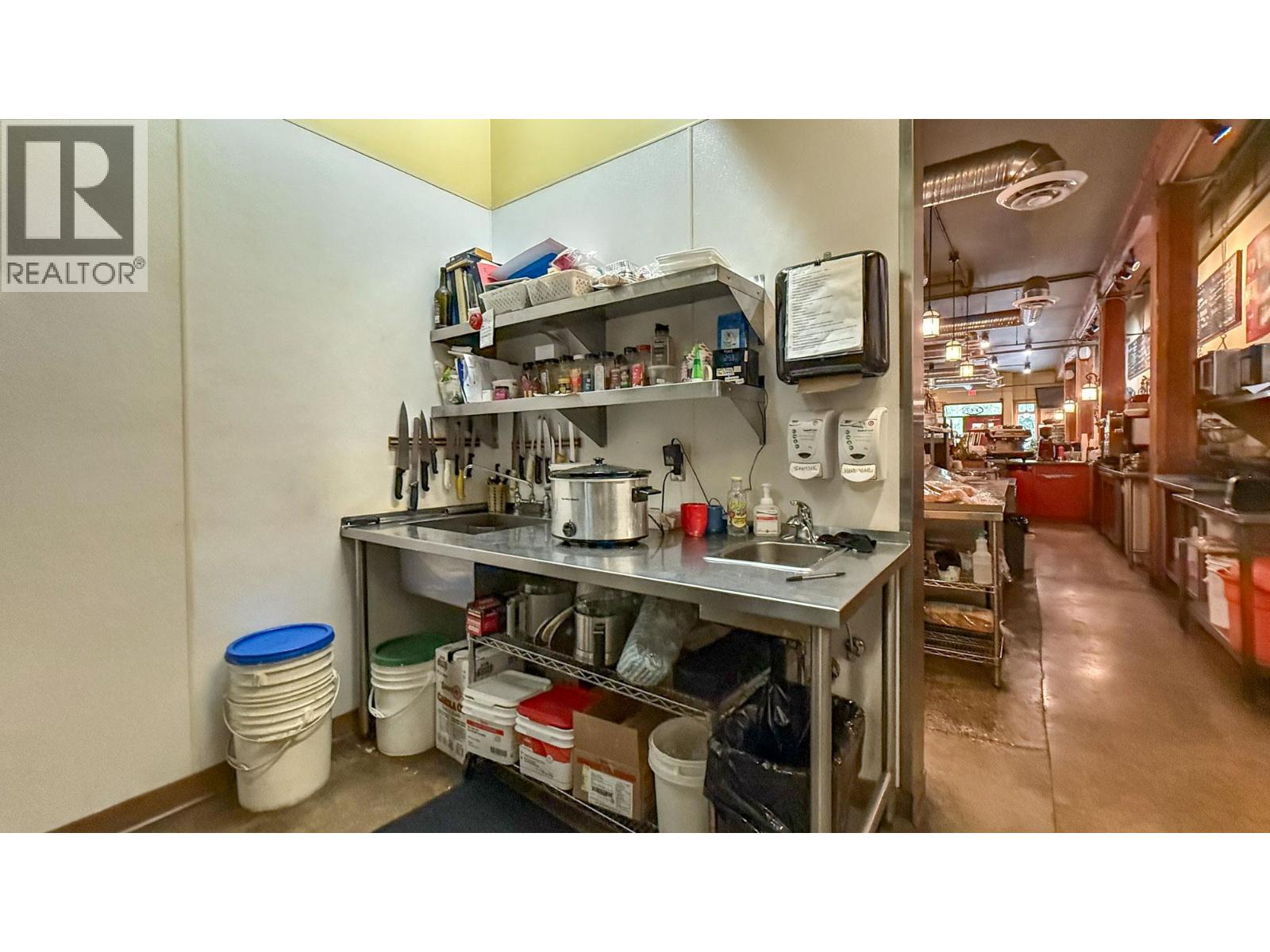 101 1357 Ellis Street, Kelowna