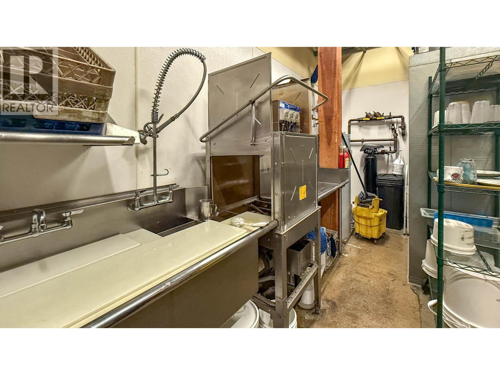 101 1357 Ellis Street, Kelowna