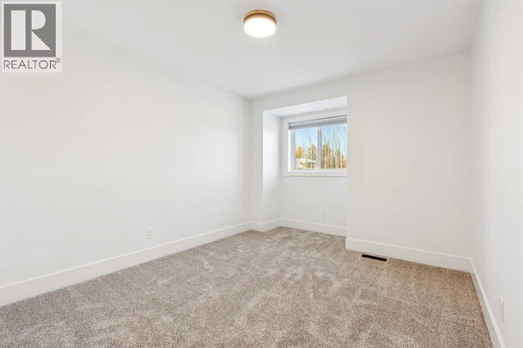 Single Family House for Sale in  Mckenzie Lake Point SE McKenzie Lake Calgary 