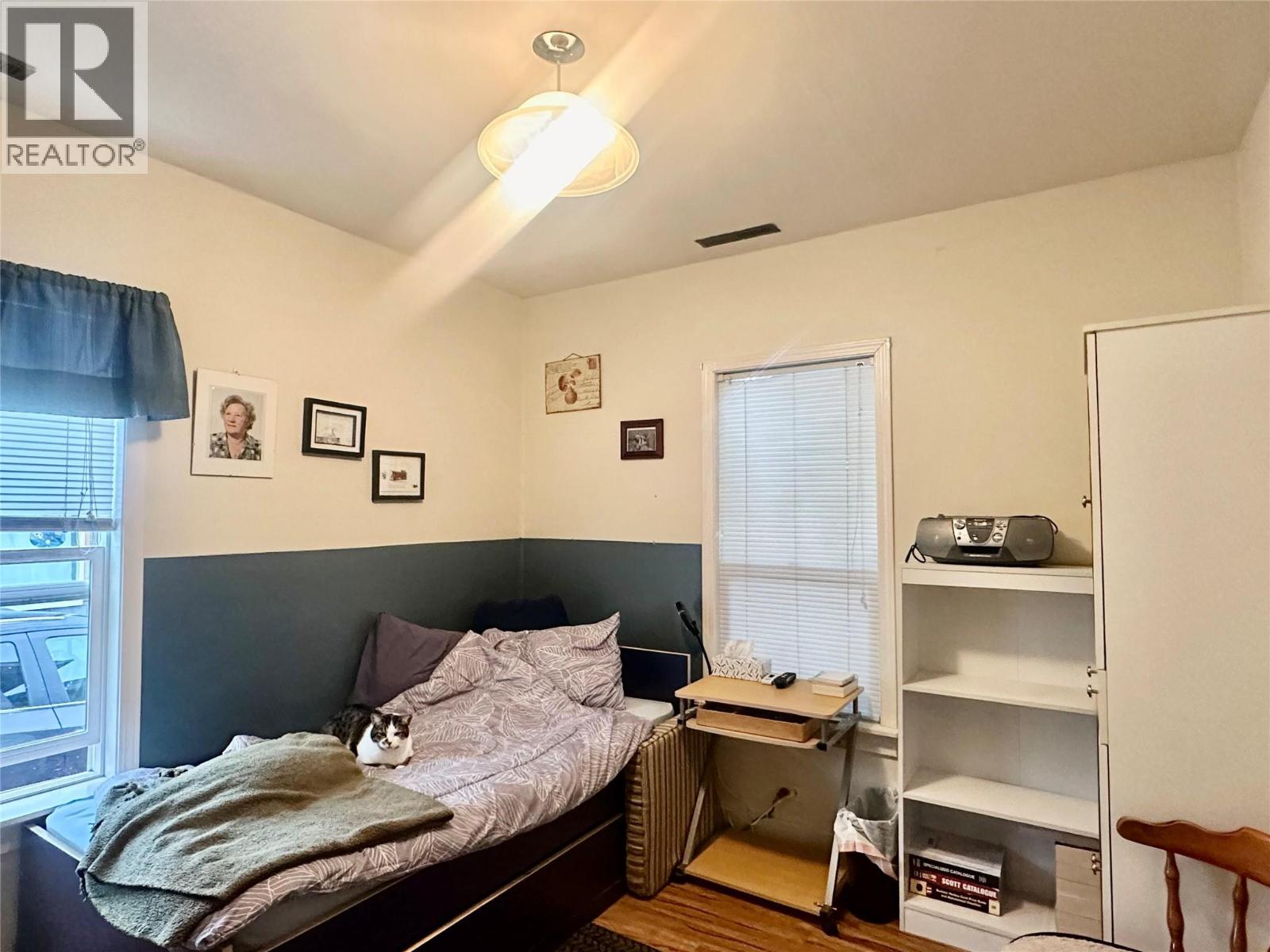 5826 Main Street, Oliver