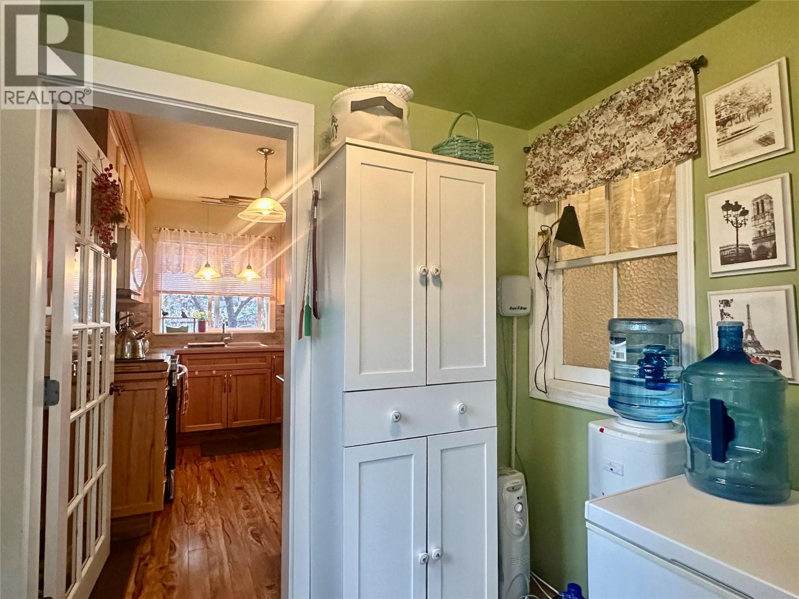 5826 Main Street, Oliver