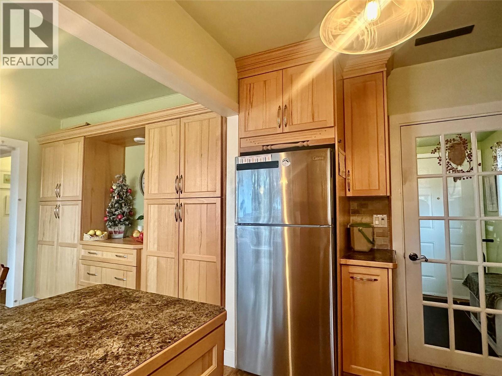 5826 Main Street, Oliver