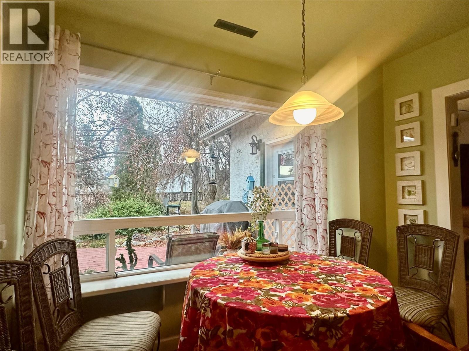 5826 Main Street, Oliver