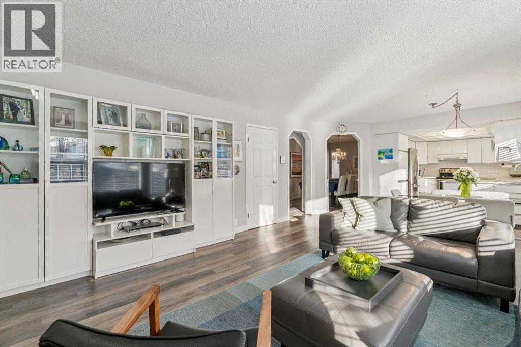 Single Family House for Sale in  Signal Ridge Heights SW Signal Hill Calgary 