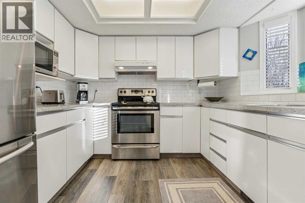 Single Family House for Sale in  Signal Ridge Heights SW Signal Hill Calgary 