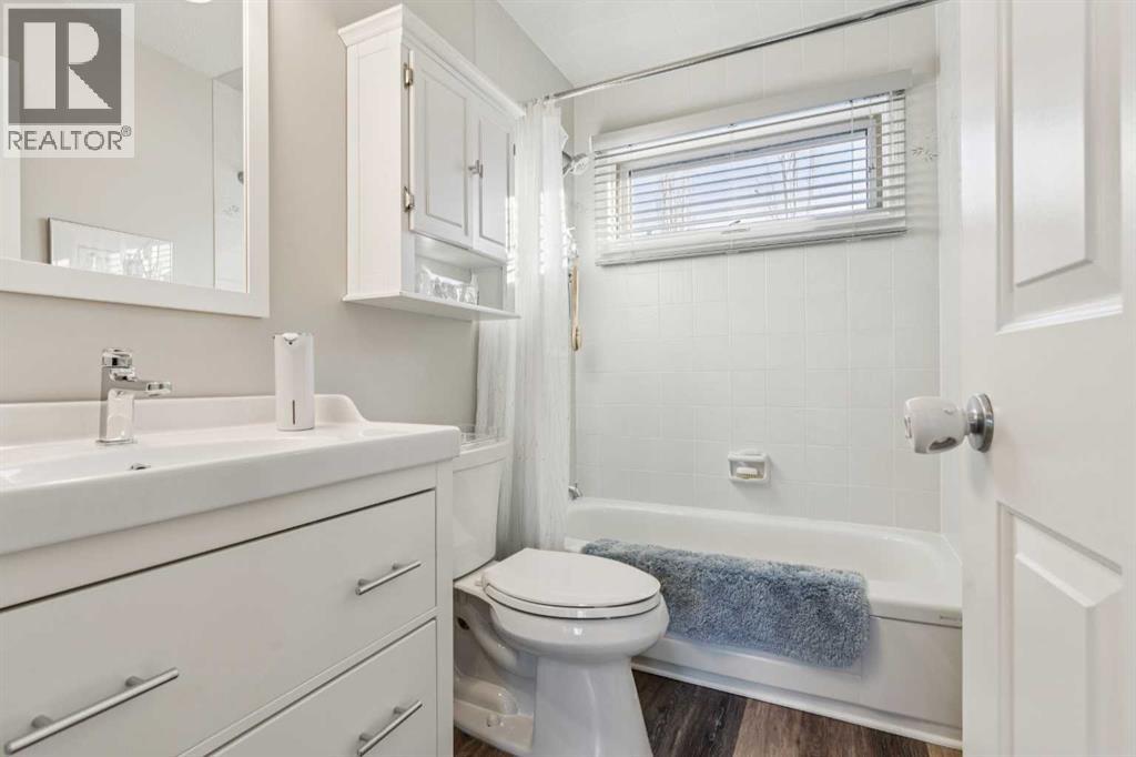 Single Family House for Sale in  Signal Ridge Heights SW Signal Hill Calgary 