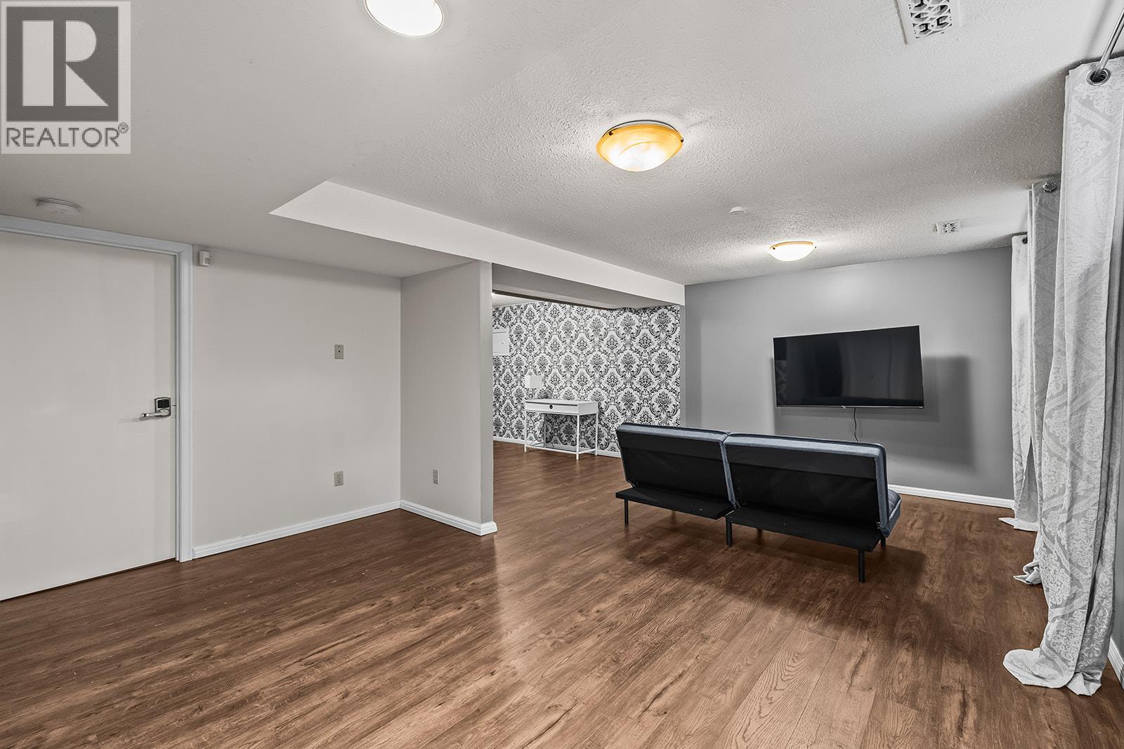  875 Coronado Crescent, Kelowna