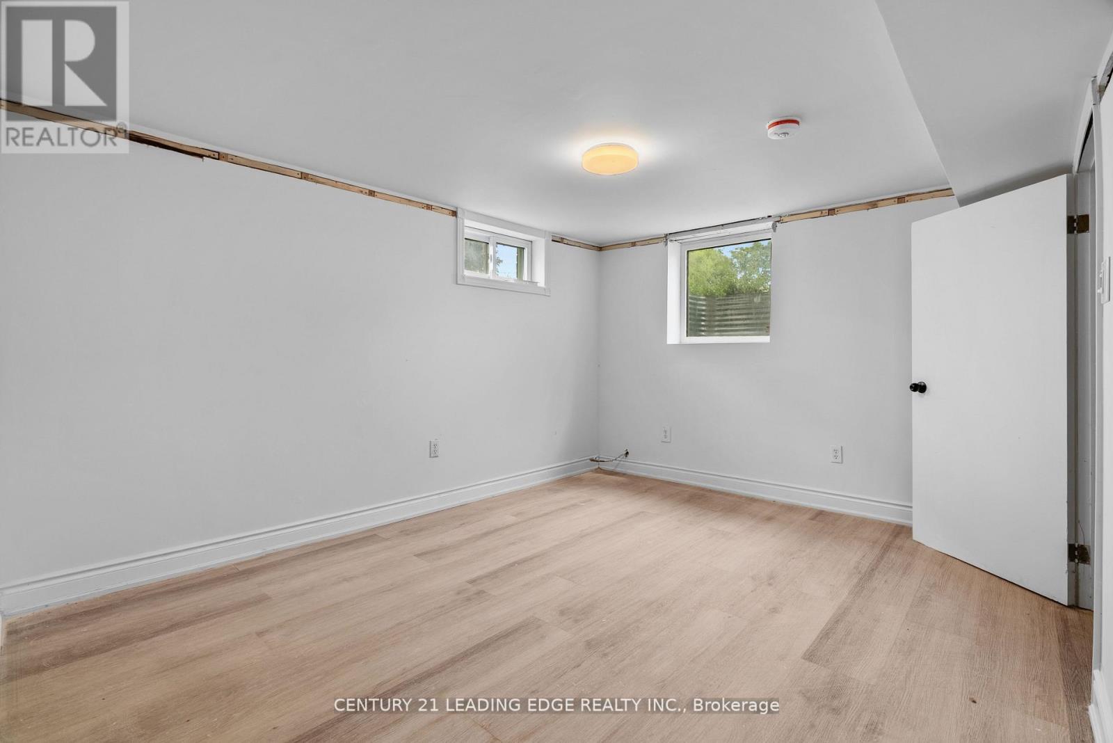 96 OAKES AVENUE - 25