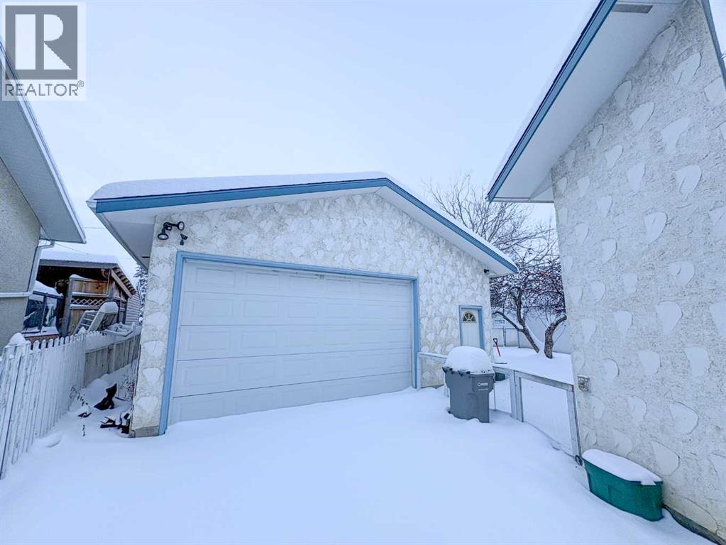 Single Family House Bi-level for Sale in  A Avenue Mountview Grande Prairie 