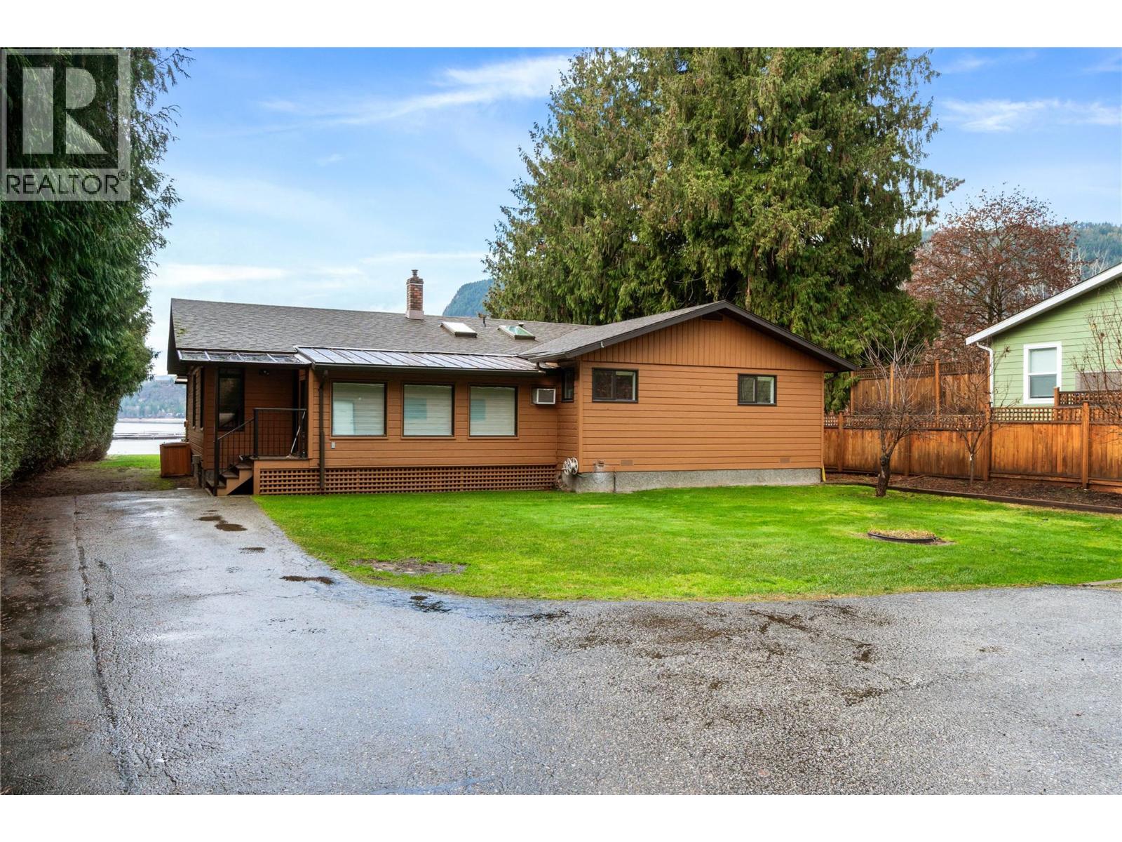  401 97A Highway, Sicamous