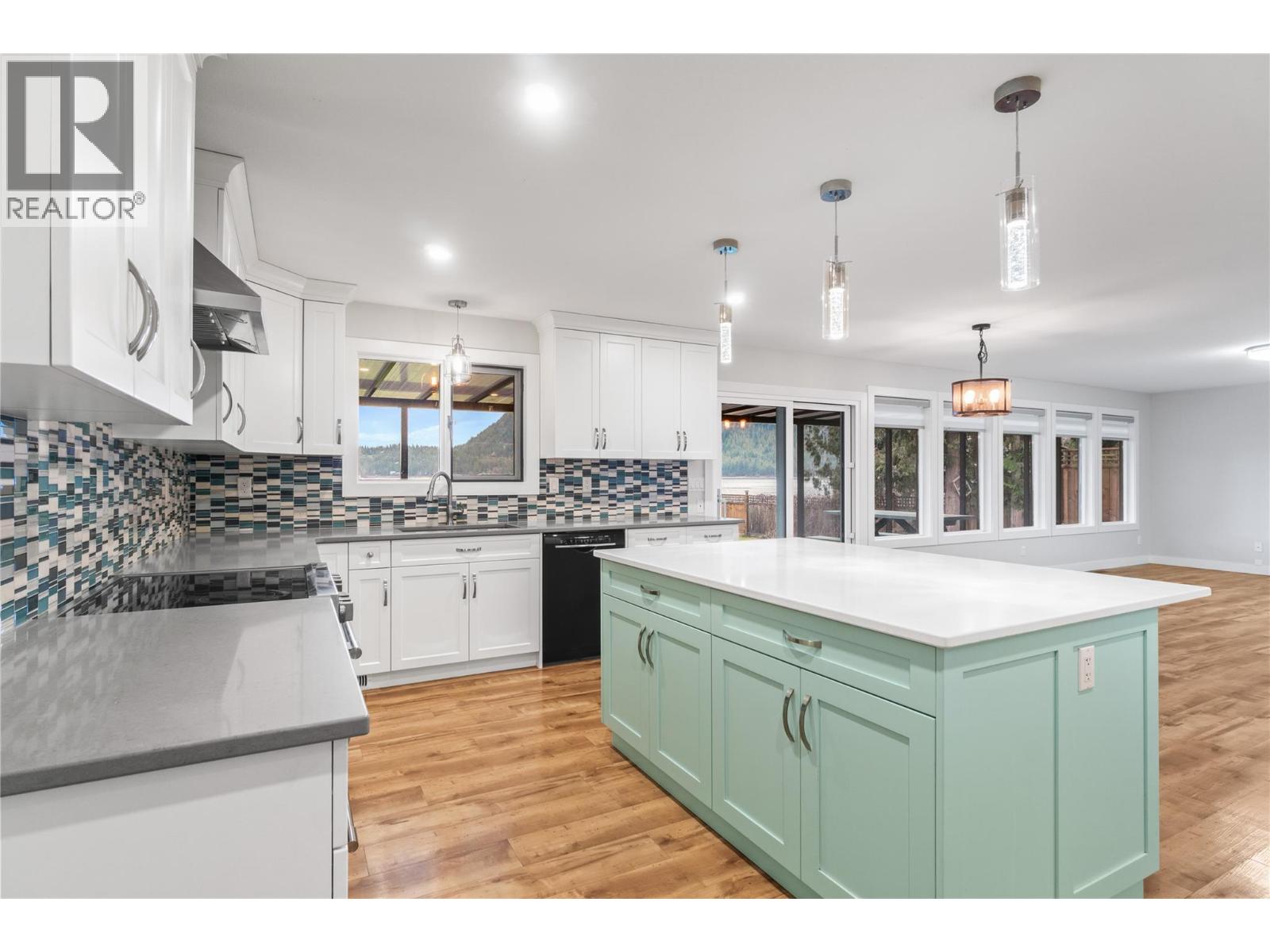  401 97A Highway, Sicamous