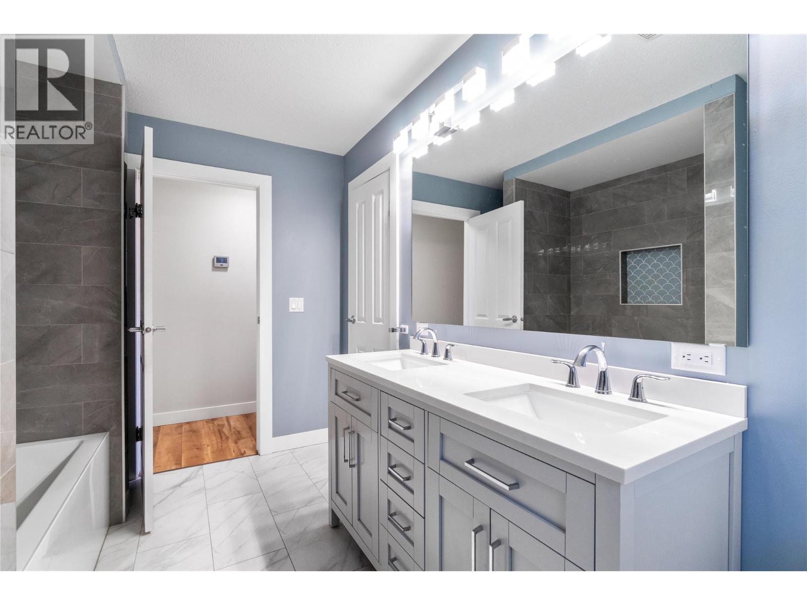  401 97A Highway, Sicamous