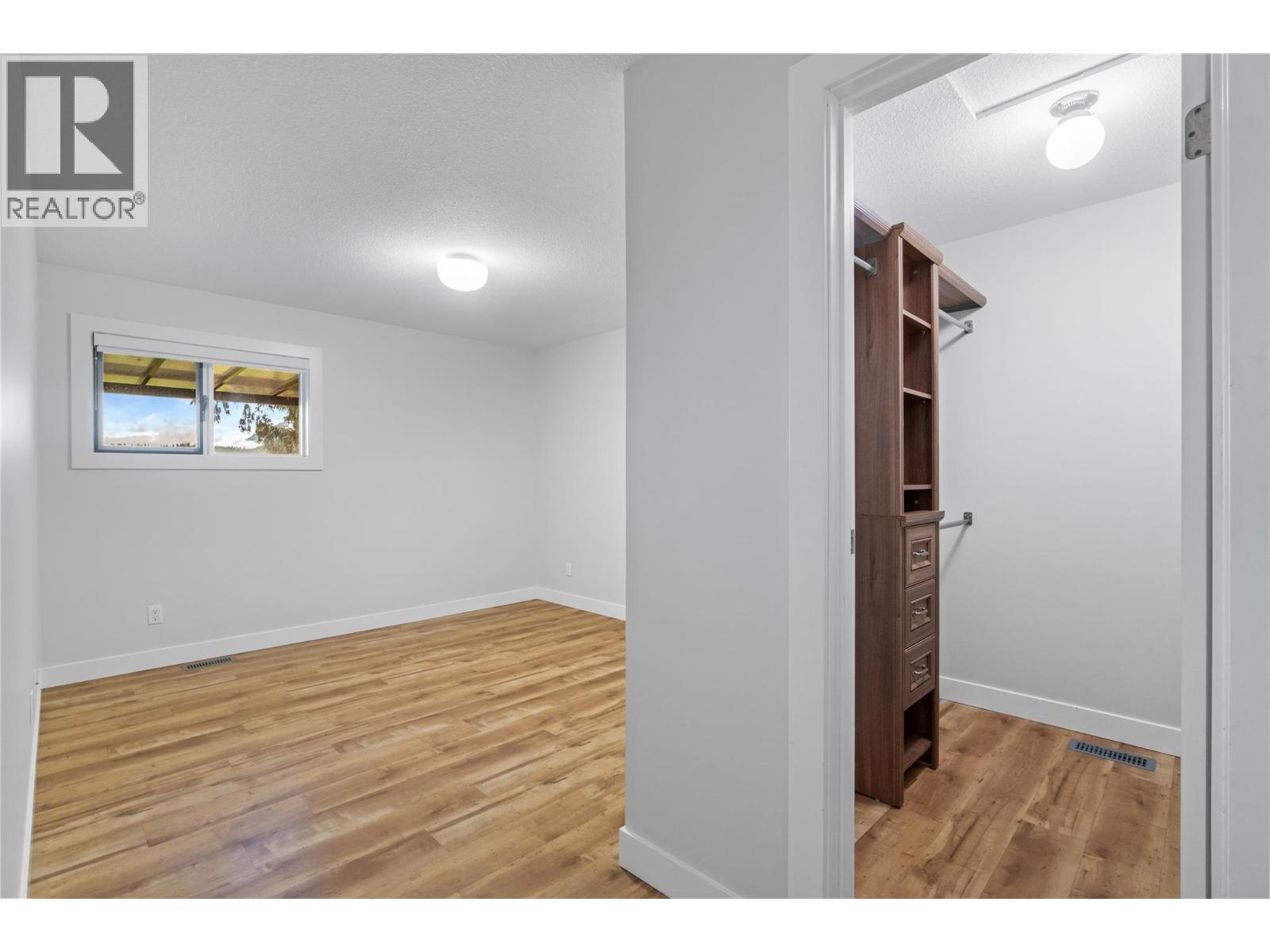  401 97A Highway, Sicamous