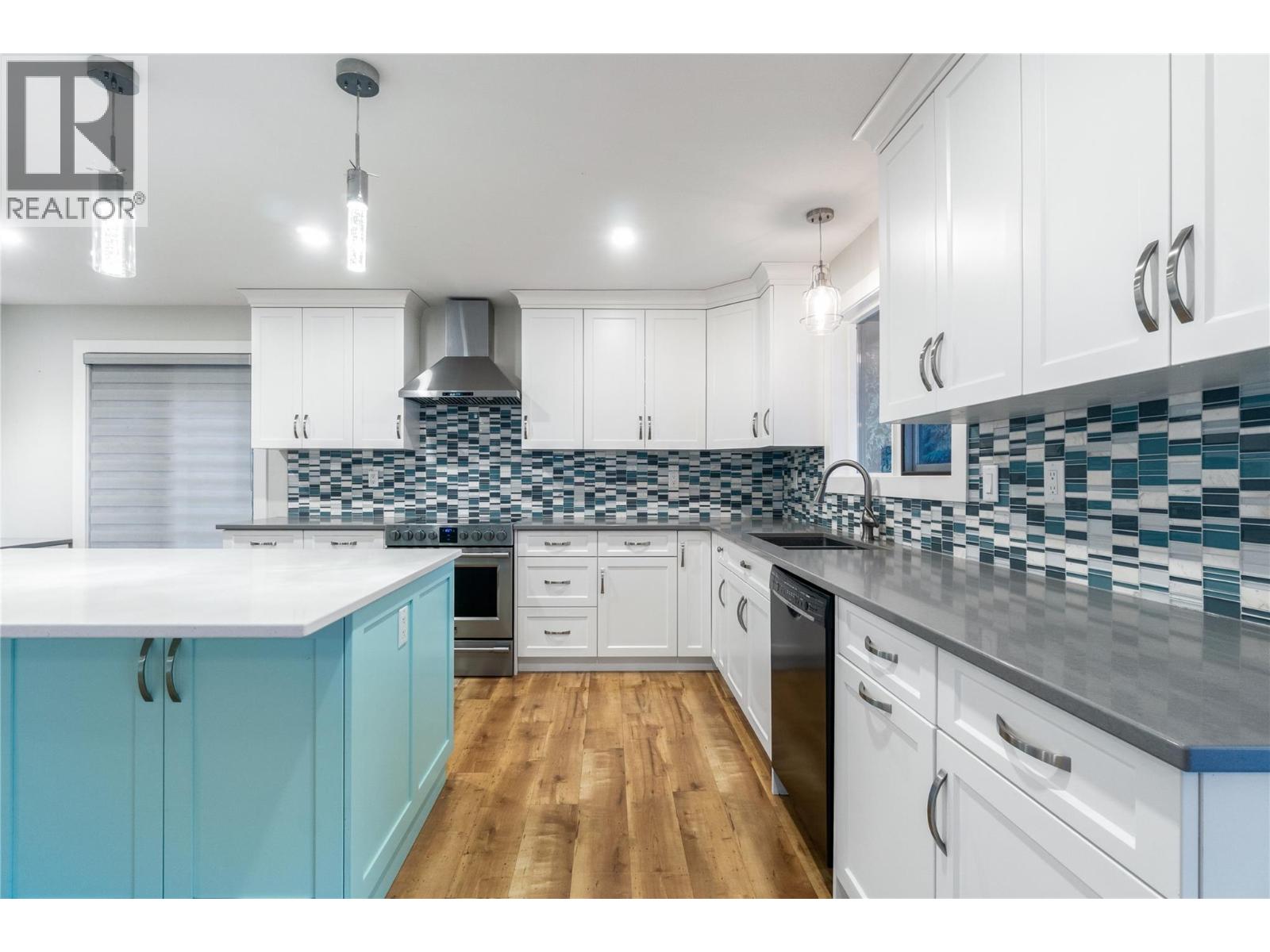  401 97A Highway, Sicamous