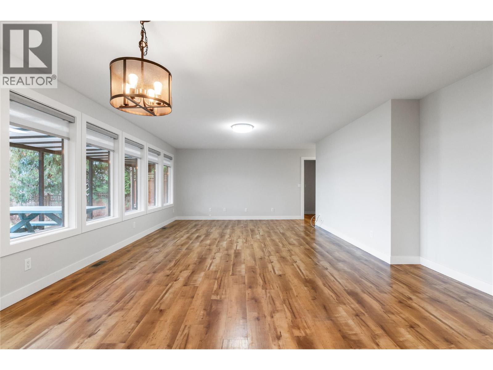  401 97A Highway, Sicamous