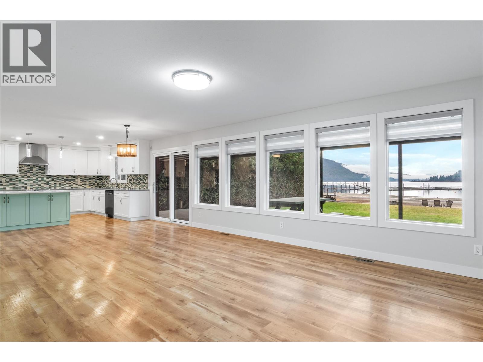  401 97A Highway, Sicamous