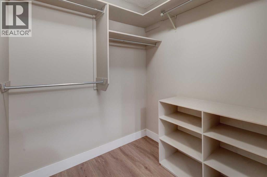 Single Family House for Sale in   Point Drive NW Point McKay Calgary 