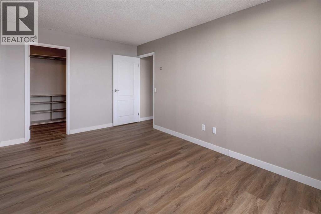 Single Family House for Sale in   Point Drive NW Point McKay Calgary 