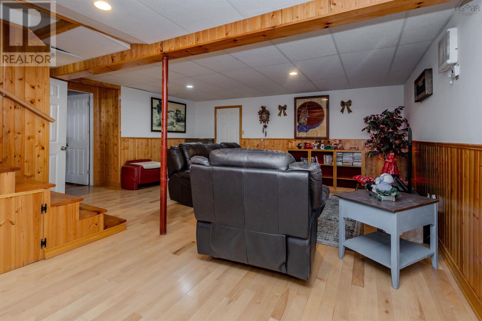 Property 28 of 35 of 112 South Street