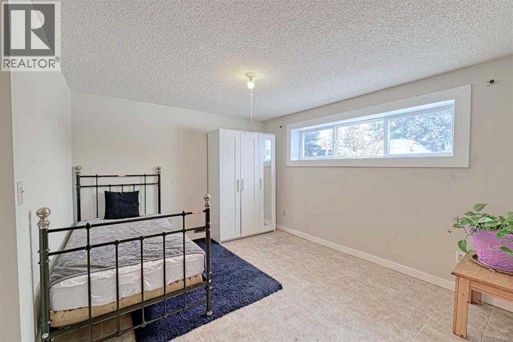 Single Family House Bi-level for Sale in  Shawmeadows Road SW Shawnessy Calgary 