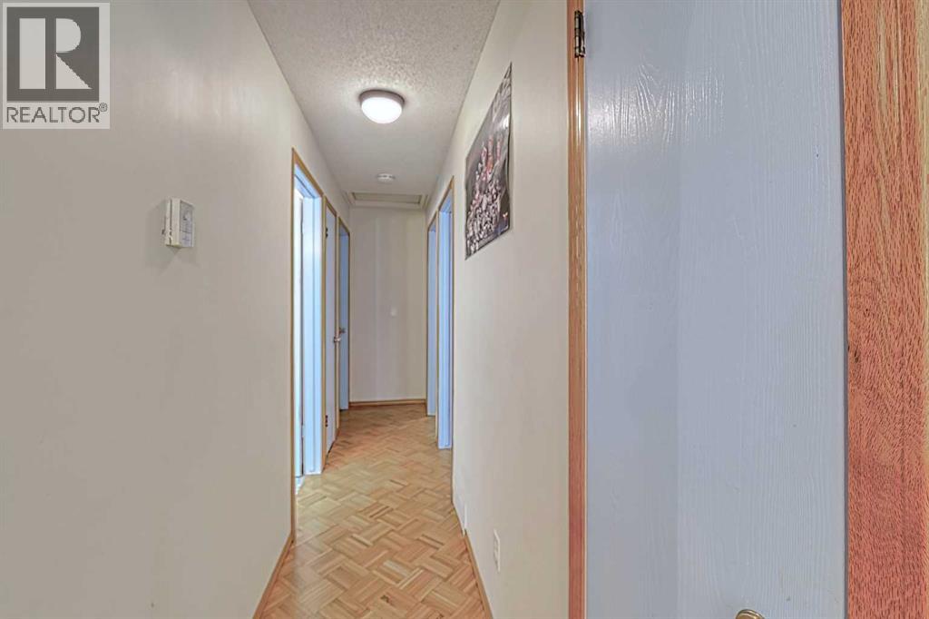 Single Family House Bi-level for Sale in  Shawmeadows Road SW Shawnessy Calgary 