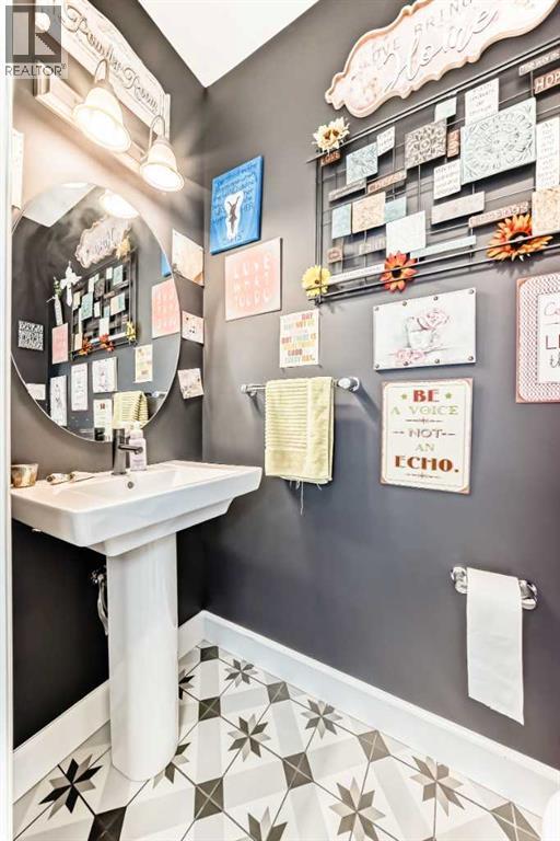 Single Family House for Sale in  Yorkville Avenue SW Yorkville Calgary 