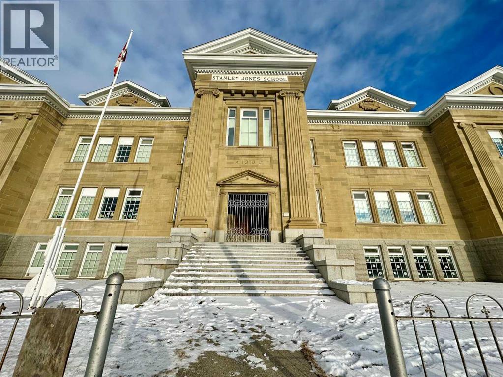 Single Family House for Sale in  Regal Crescent NE Renfrew Calgary 