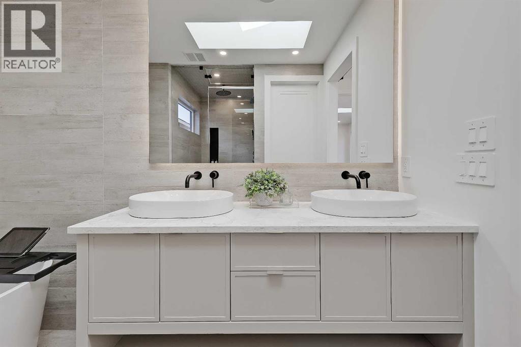 Single Family House for Sale in   Avenue SW North Glenmore Park Calgary 