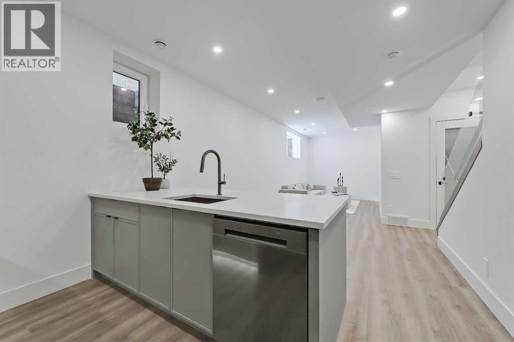 Single Family House for Sale in   Avenue SW North Glenmore Park Calgary 