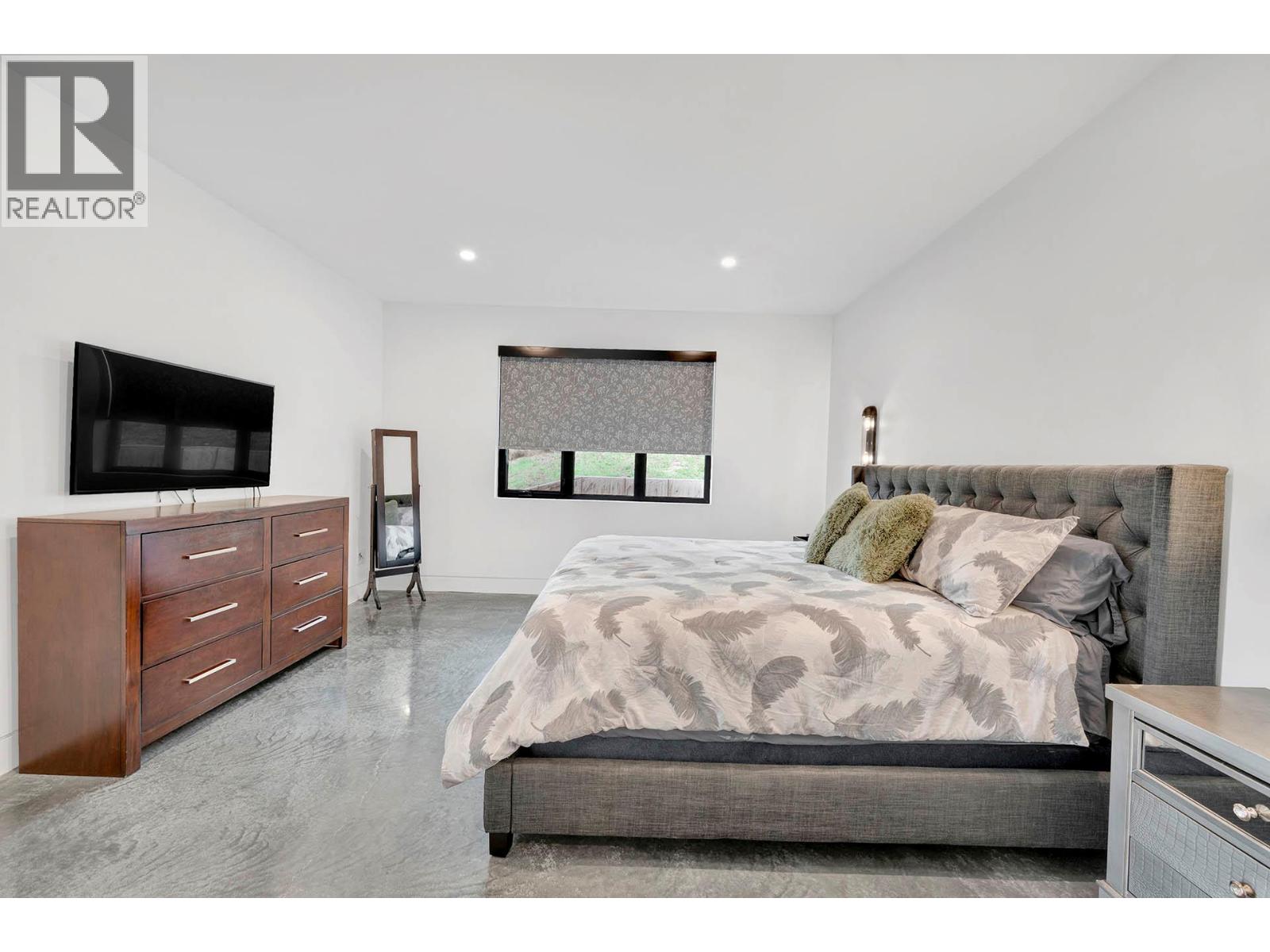 887 FERNIE ROAD - 69