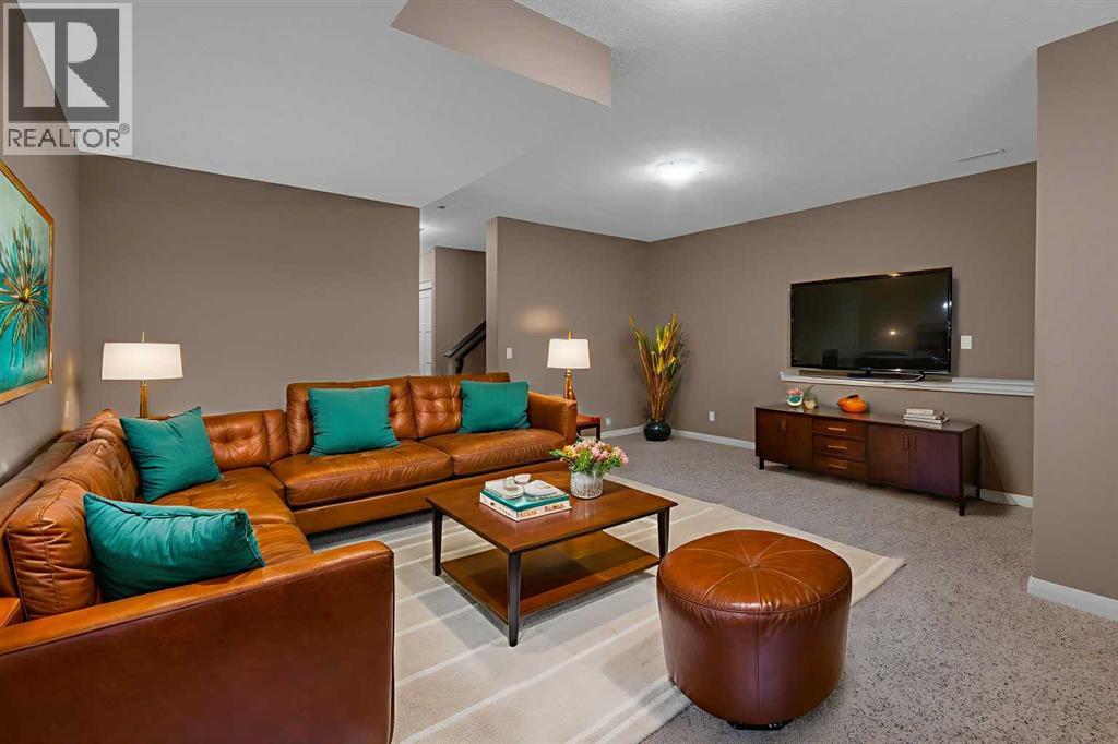 Single Family House for Sale in   Avenue NW West Hillhurst Calgary 