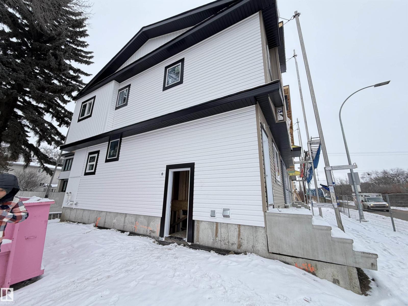 #8822 8824 8826 8828 8822G ROWLAND RD NW, Edmonton