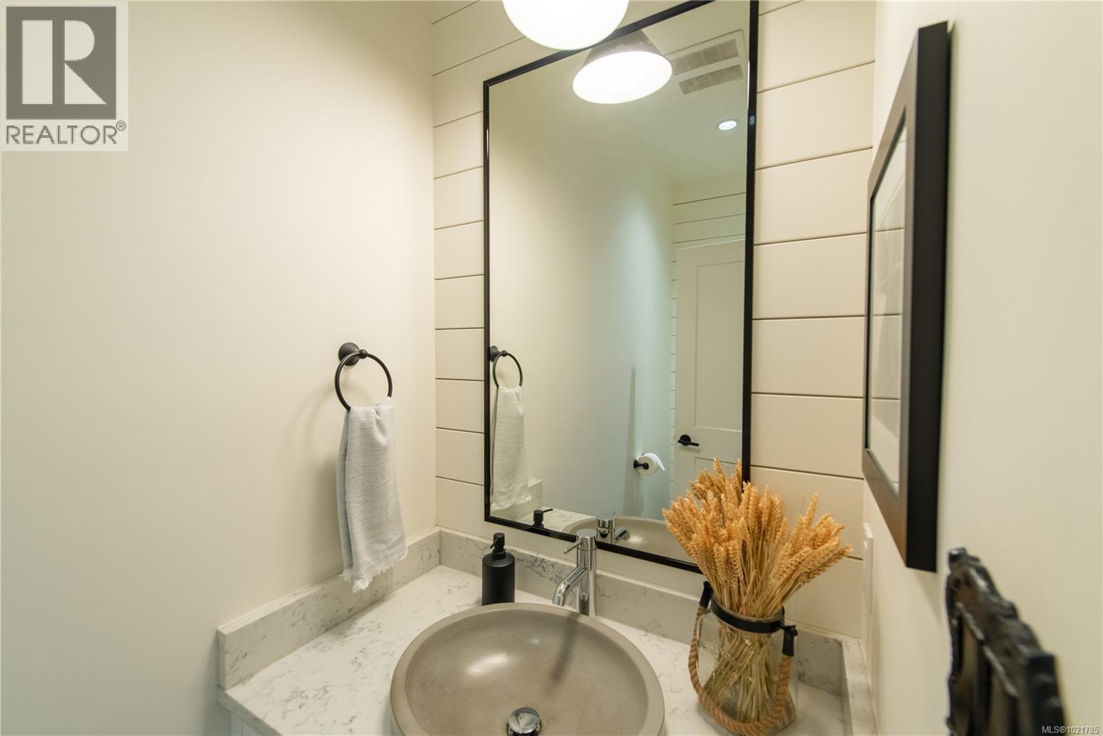 17 Jedstone Pl, View Royal