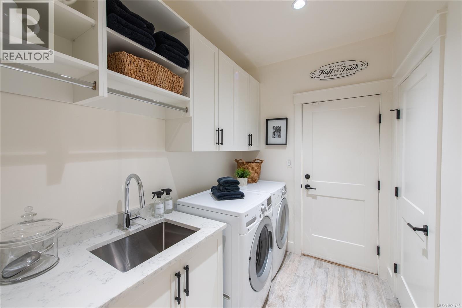 17 Jedstone Pl, View Royal