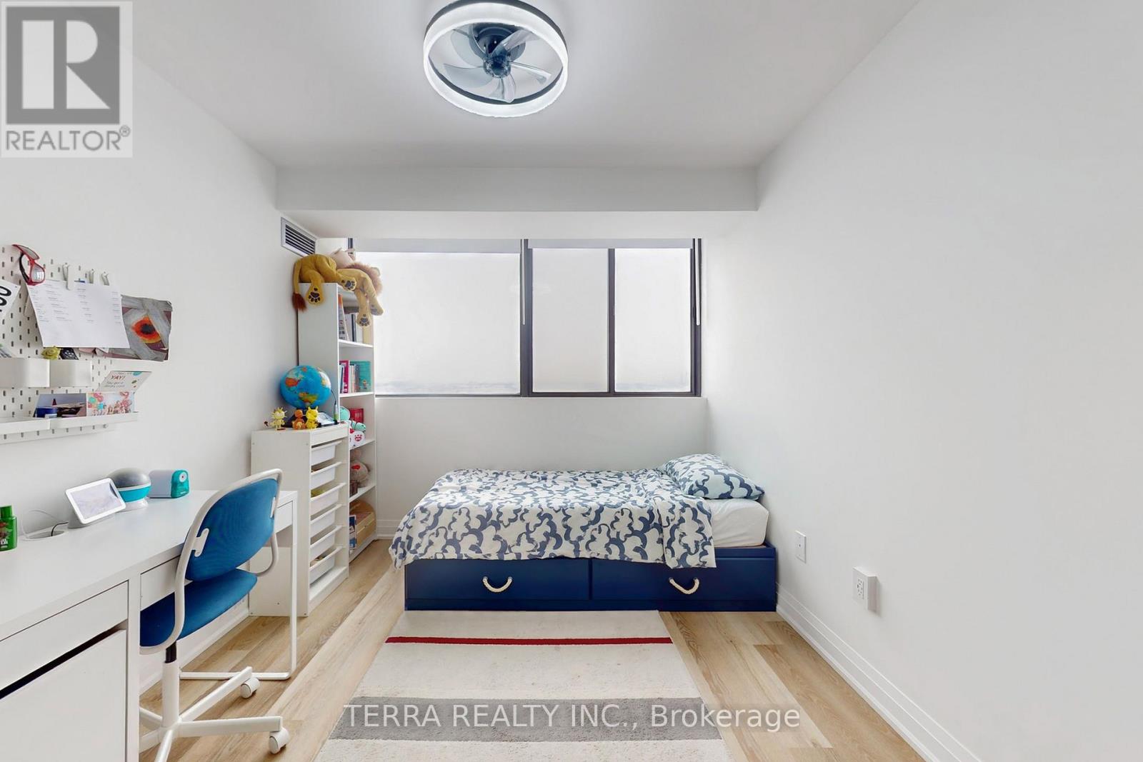 #2502 80 ANTIBES DRIVE - 37
