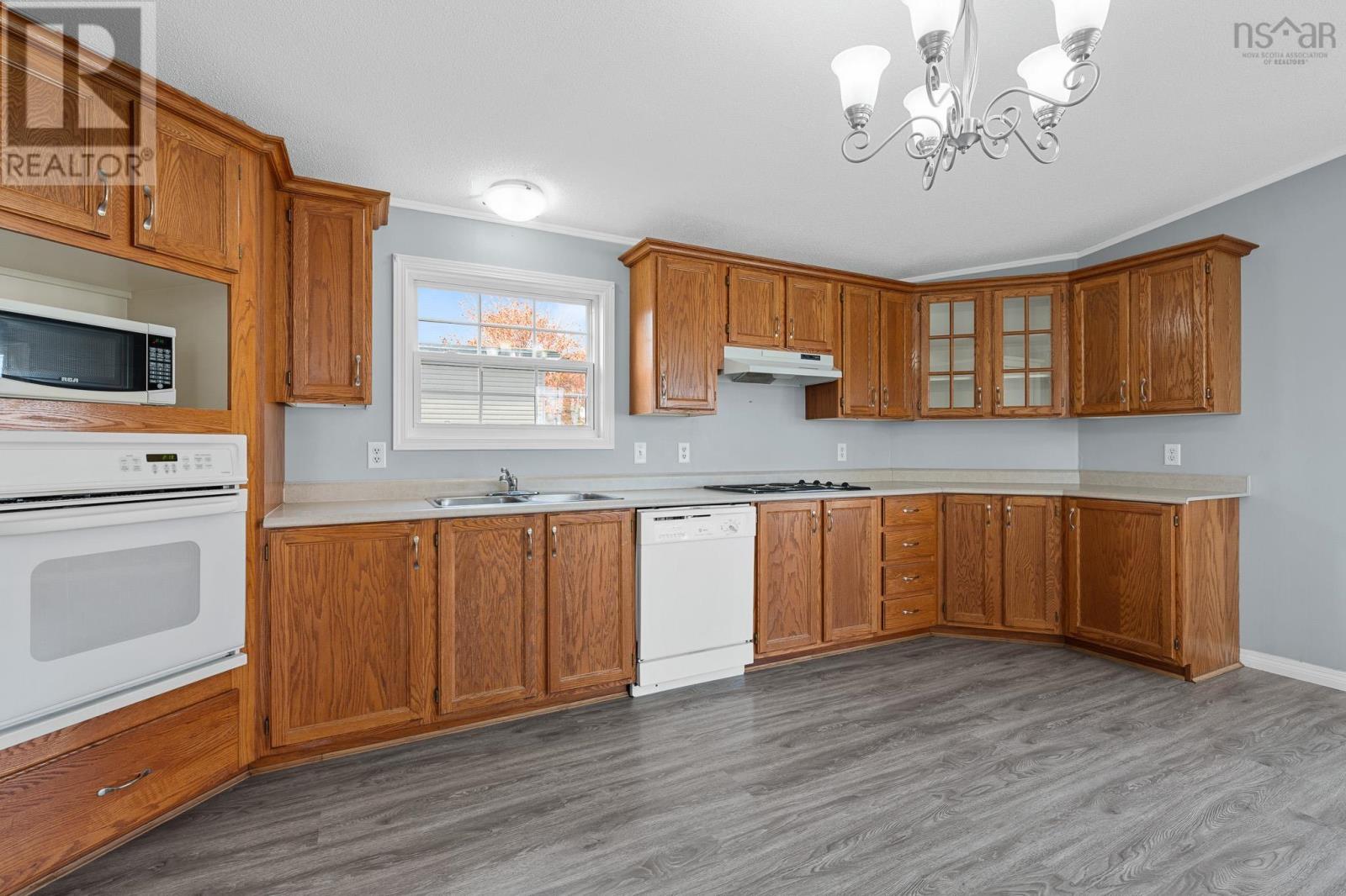 Property 10 of 39 of 13 Eighth Street