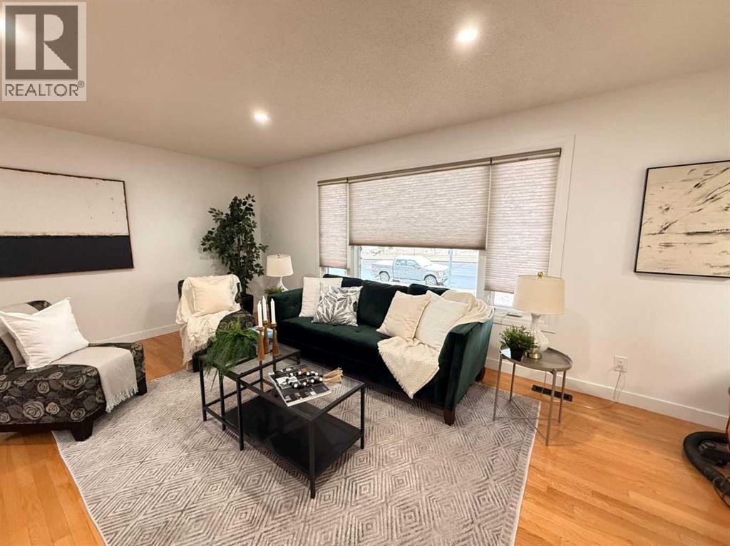 Single Family House for Sale in  dalhousie Drive NW Dalhousie Calgary 