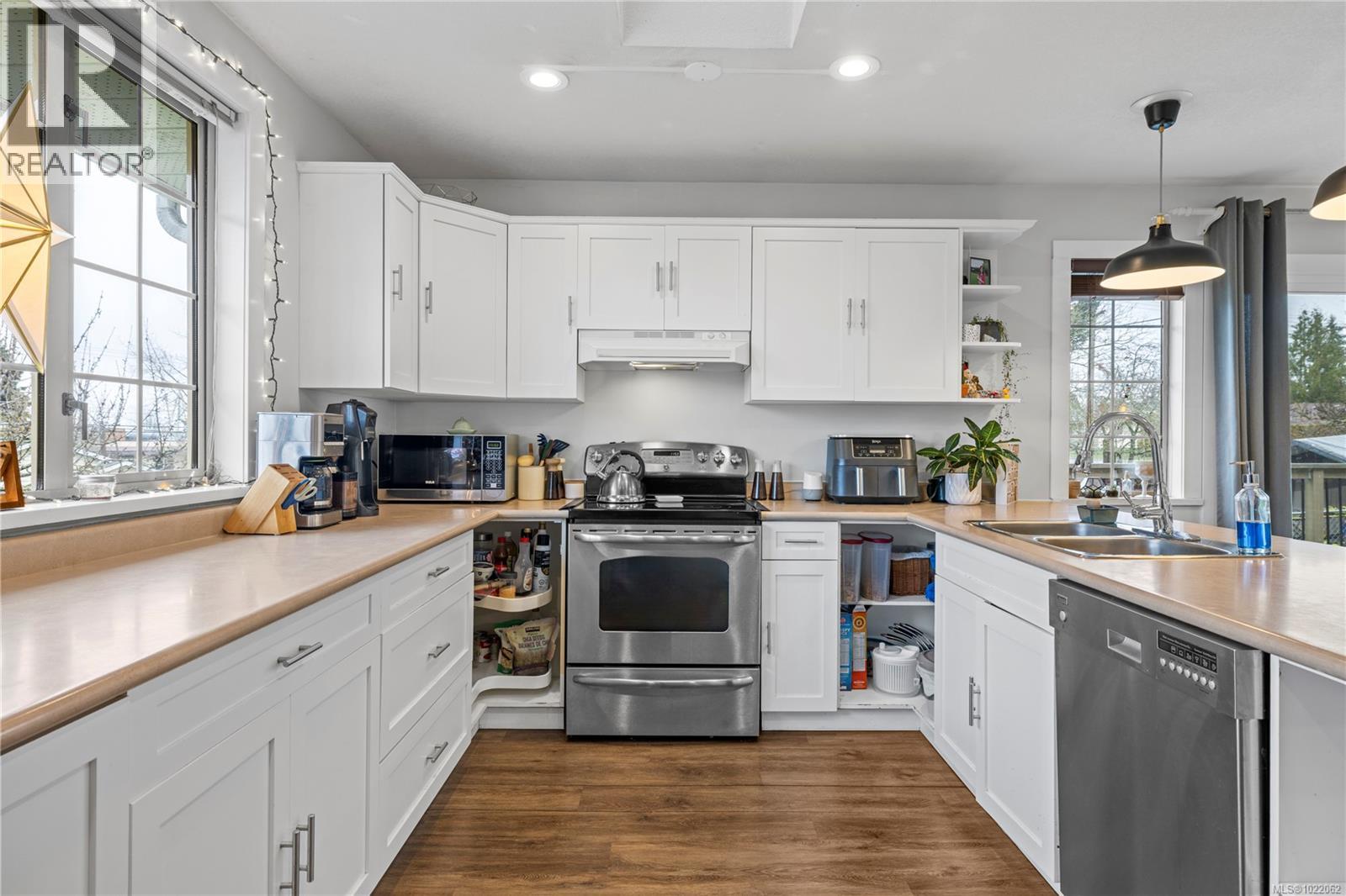 1117 Cloke Rd, Ladysmith