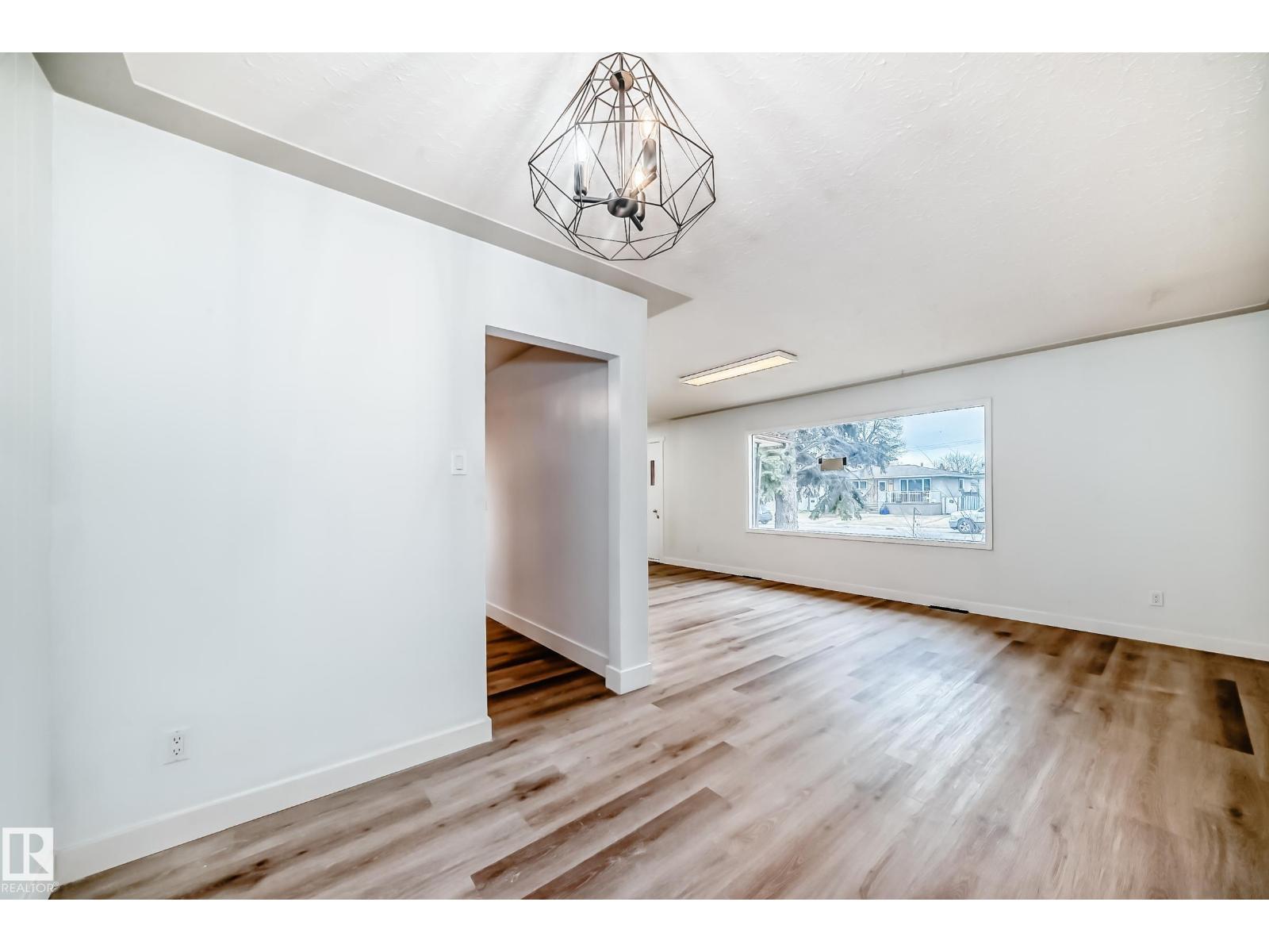 9126 152 St NW, Edmonton