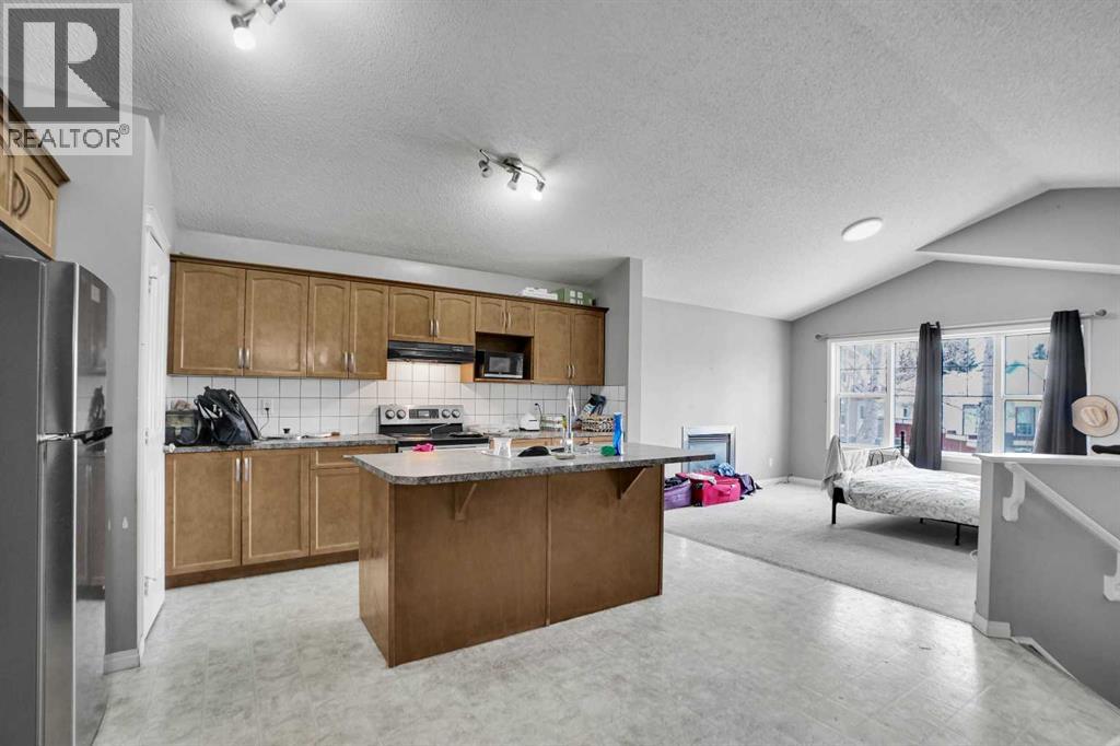 Single Family House Bi-level for Sale in  Martinwood Place NE Martindale Calgary 