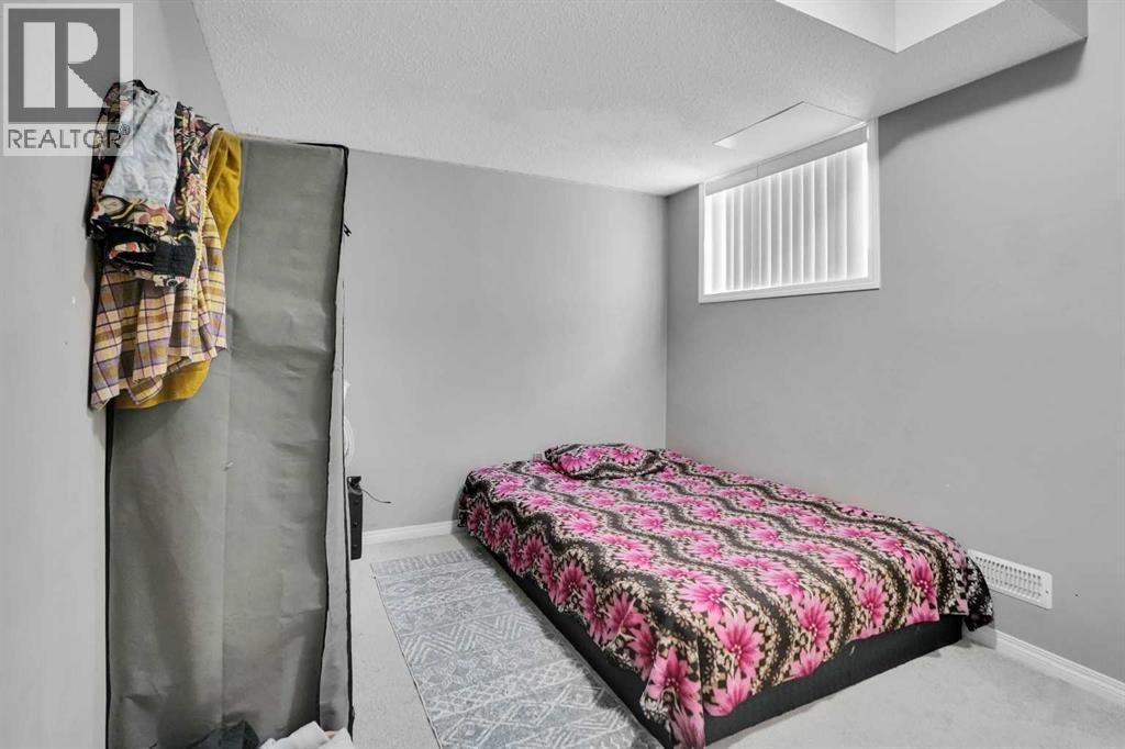 Single Family House Bi-level for Sale in  Martinwood Place NE Martindale Calgary 