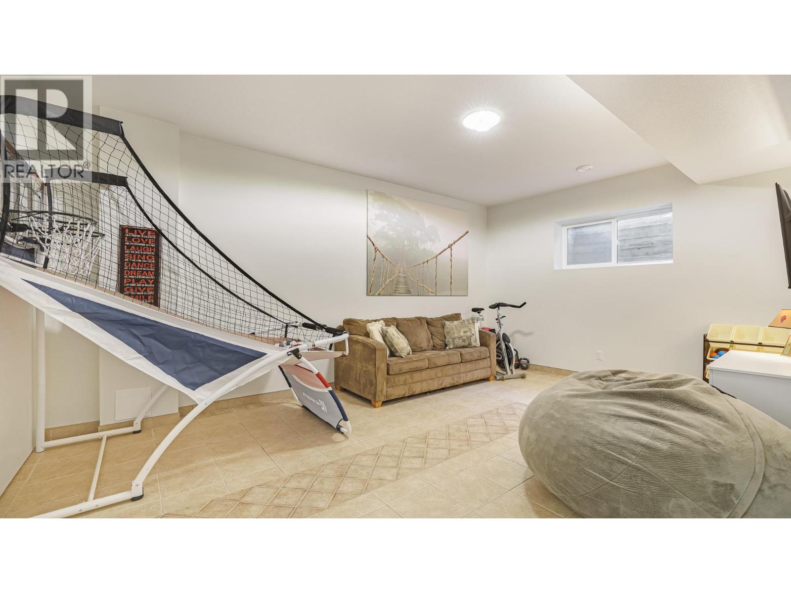 1910 PINERIDGE DRIVE - 44